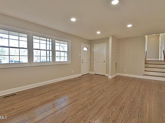 4th image of 7900 Luxmore Dr