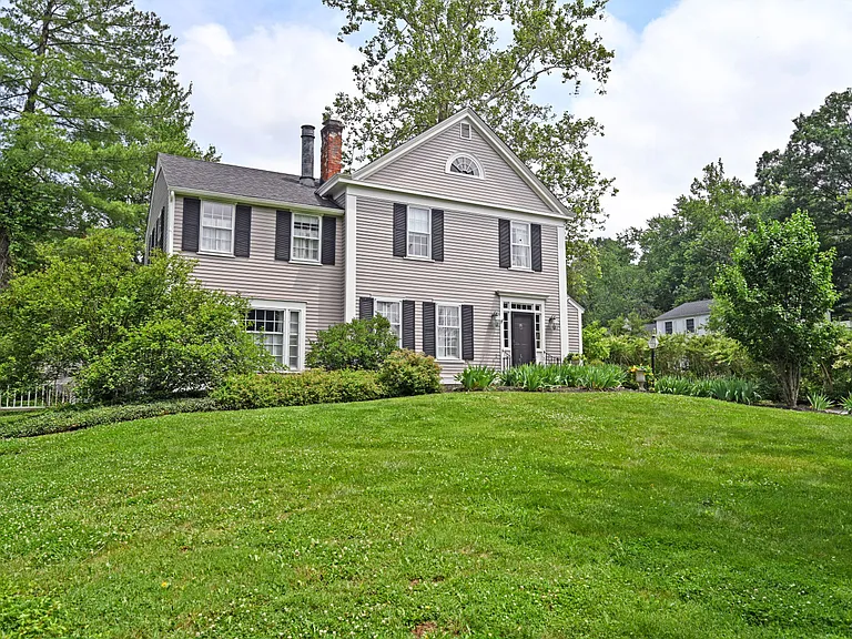 6900 Drake Rd — Photo 4