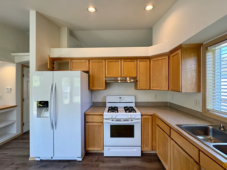 7470 Leeside Dr — Photo 9