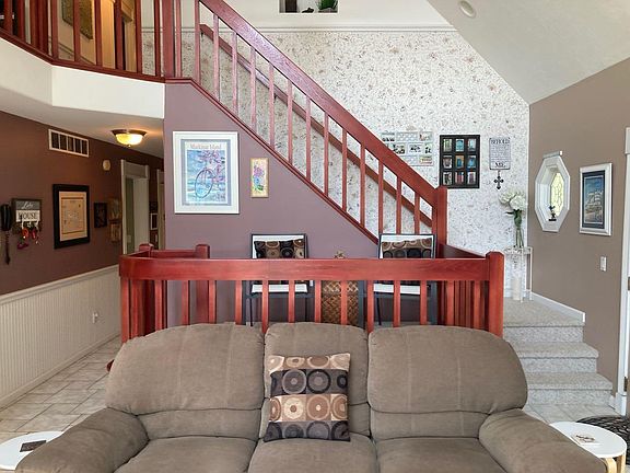 3rd image of 222 Driftwood Cir