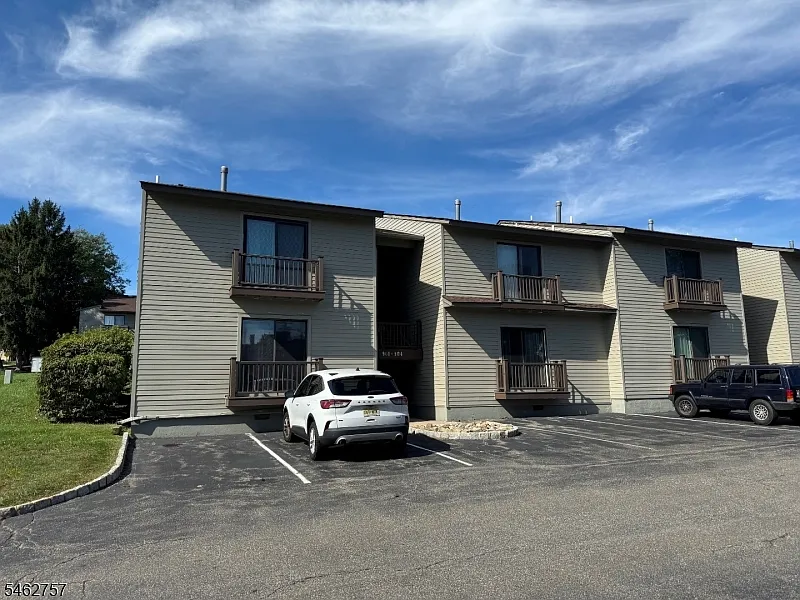 1 bed, 1.0 bath, $1,950 — Photo 2
