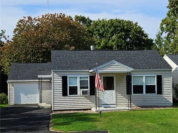 121 Frederick Dr, Liverpool, NY 13088