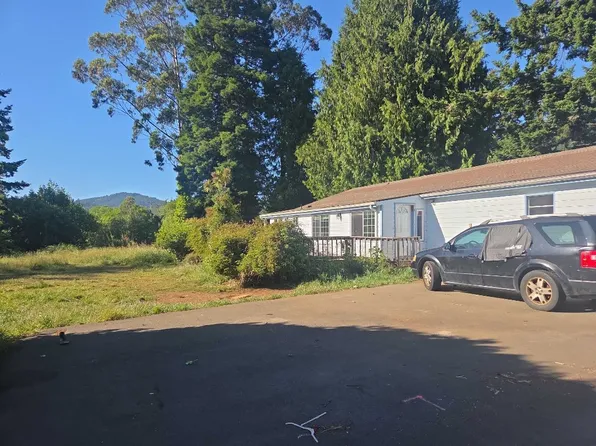 97867 Acacia Ln, Brookings, OR 97415