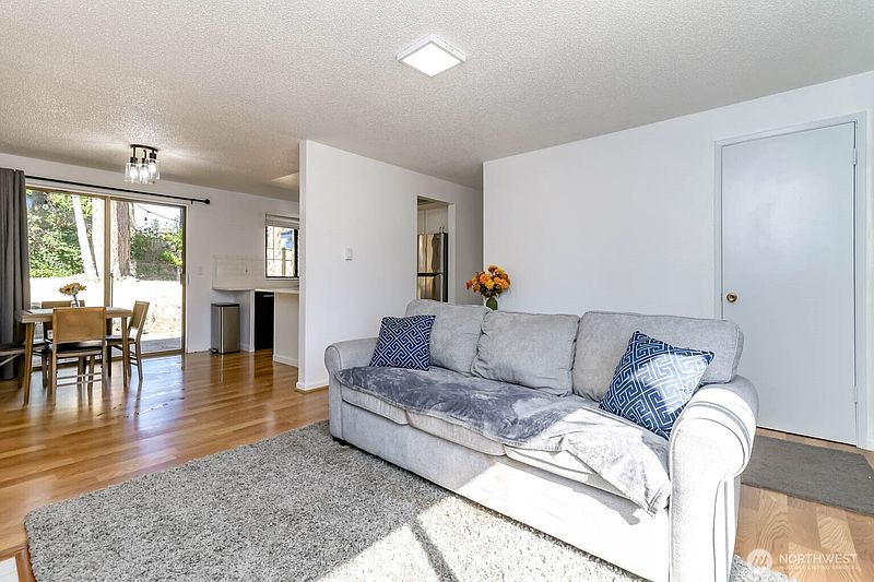 4th image of 30303 6th Avenue SW