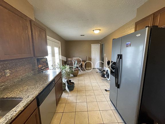 3rd image of 8716 S Hillcrest Dr