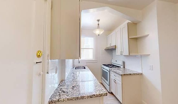 2nd image of 2121 Sacramento St APT 101