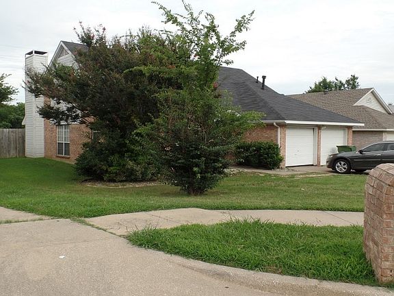 3rd image of 714 Castlewood Dr