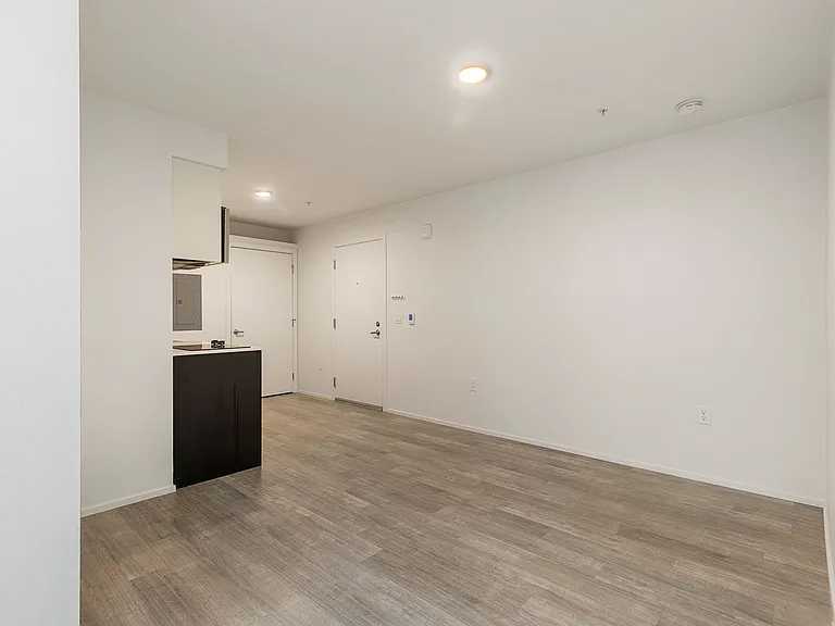 722 E Pike St — Photo 67