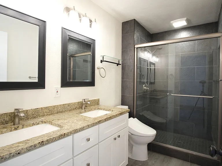 1058 Locust Ave — Photo 19