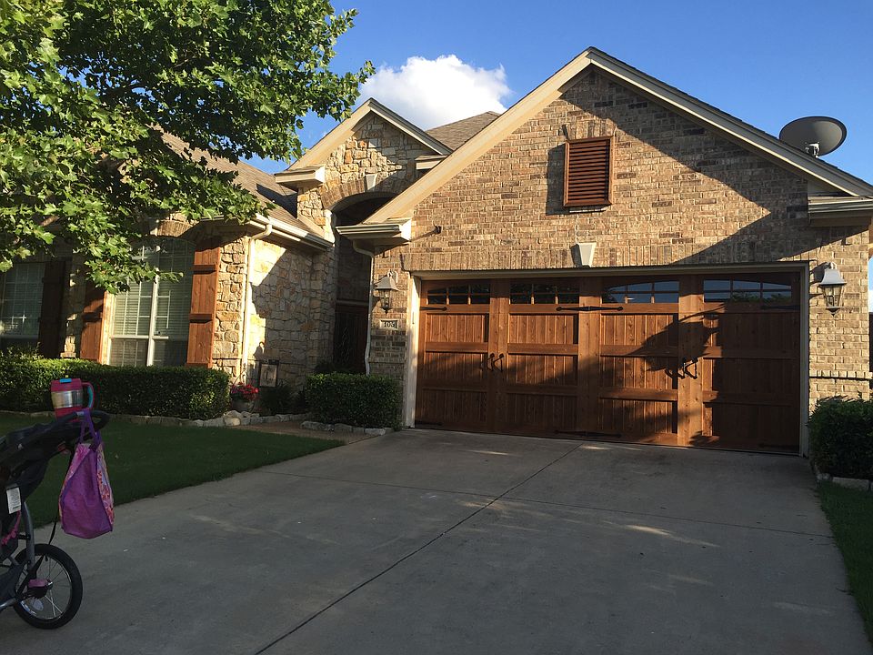 1st image of 105 Lakehill Dr