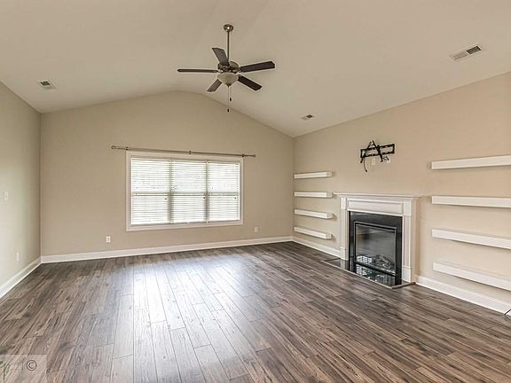 4th image of 203 Quail Hollow Dr