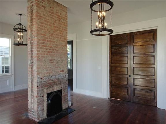 2nd image of 2320 Annunciation St