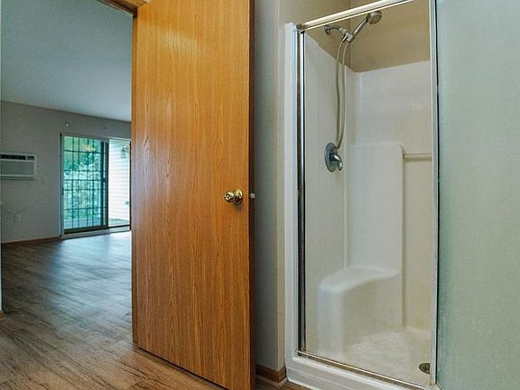 5th image of 1064 Marietta Ave #210
