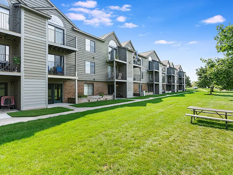 Oak Shores Apartments — Photo 41