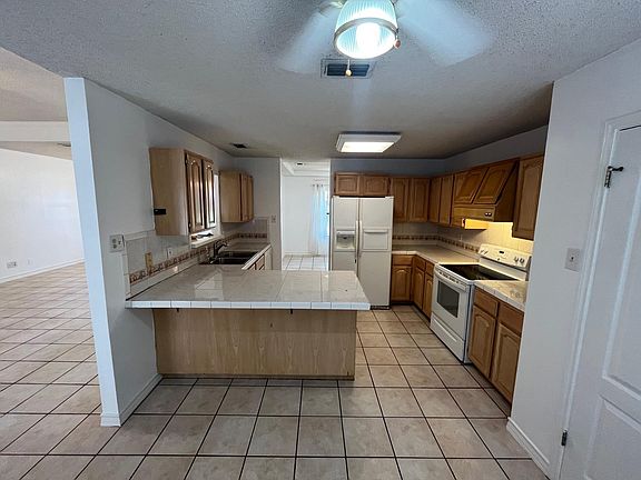 3rd image of 1708 Kingwood Dr