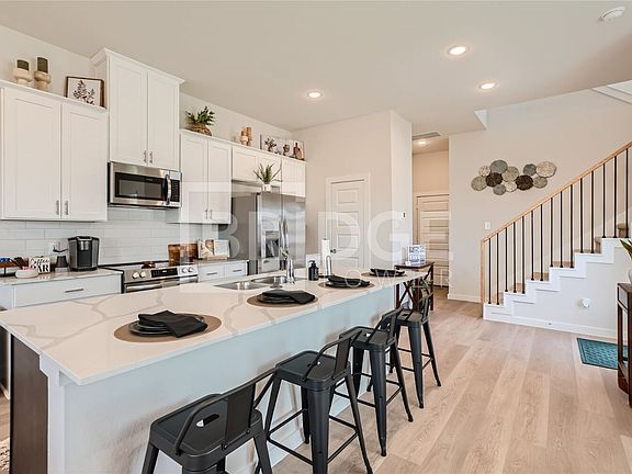 4th image of 6443 Pine Heights Dr