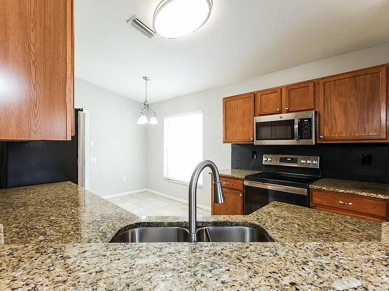 1106 Summer Breeze Dr — Photo 9