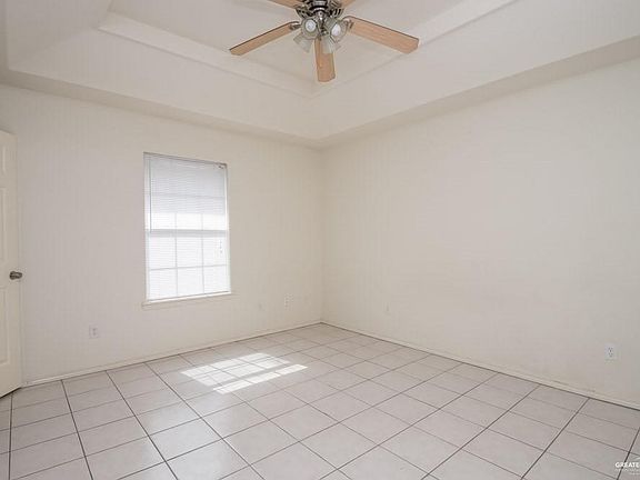 5th image of 2402 Candlelight Ln APT 4