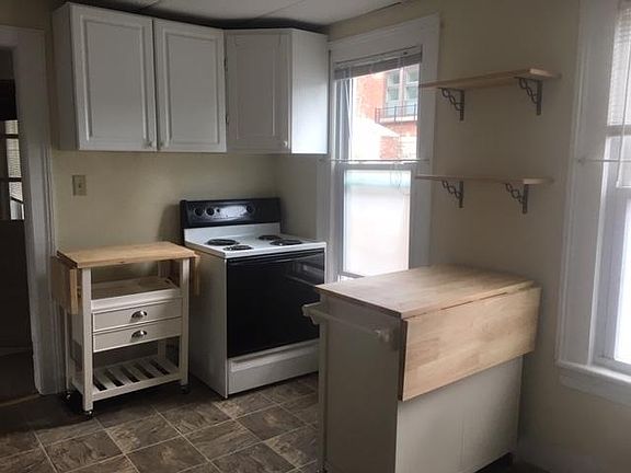 3rd image of 98 Lawrence St #1