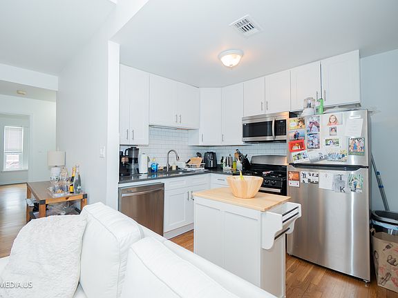 4th image of 2949 N Sheffield Ave #3