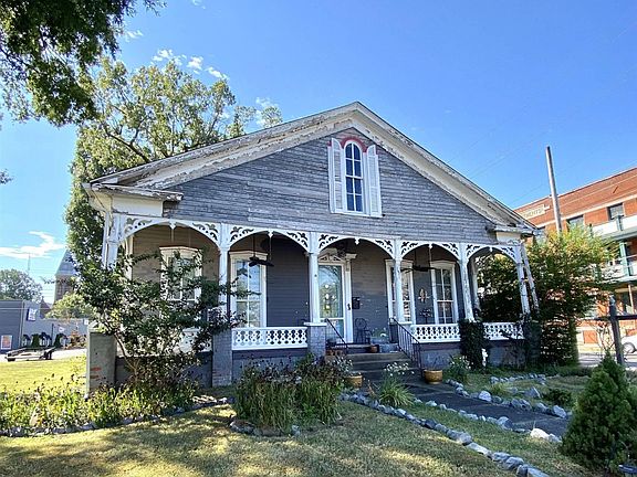2nd image of 830 Jefferson St
