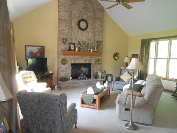 3rd image of 2945 Cottonwood Ln