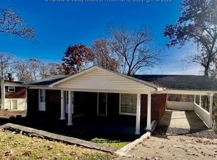 1 Spotswood Ct, South Charleston, WV 25303