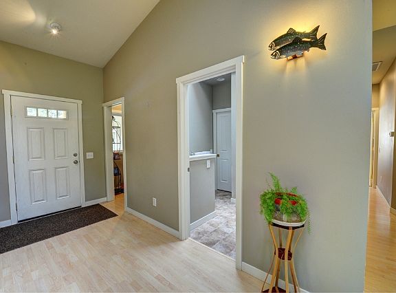 3rd image of 374 Rainbow Dr