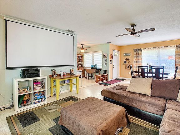 5th image of 710 Oakwood Dr