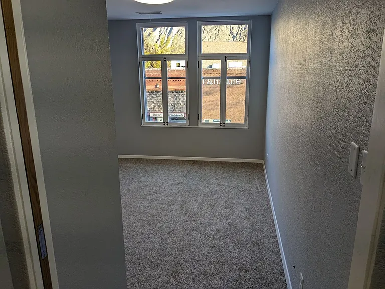 305 Main St — Photo 13