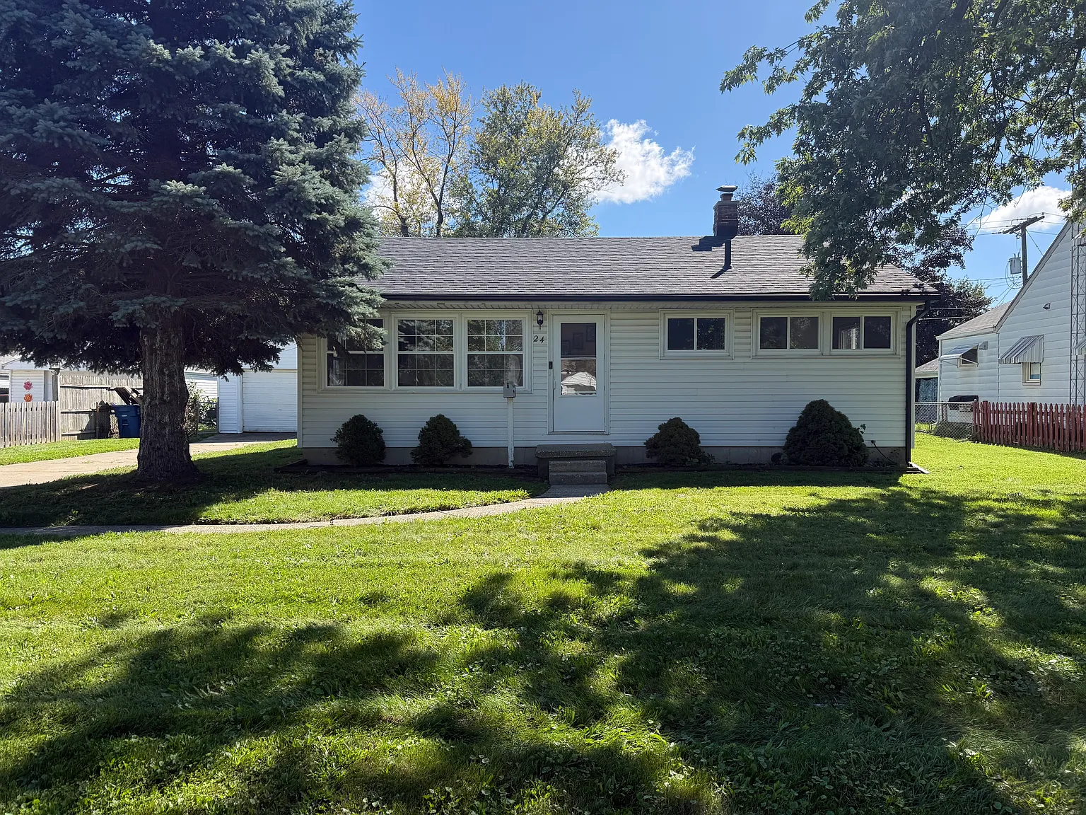 3 bed, 992 sqft, $1,385 — Photo 1