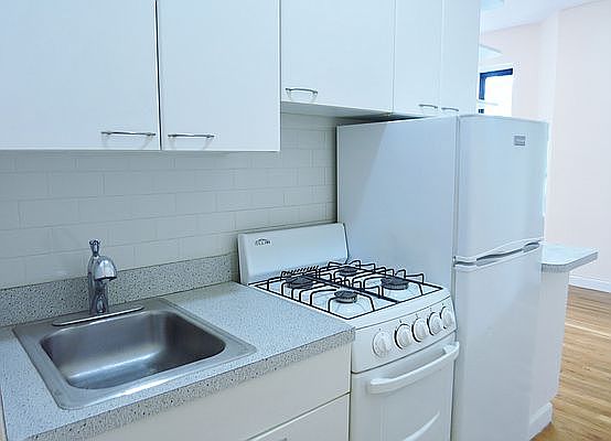 2nd image of 410 E 89th St APT 3D