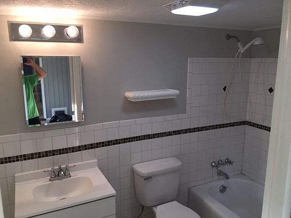 4th image of 610 41st St SE