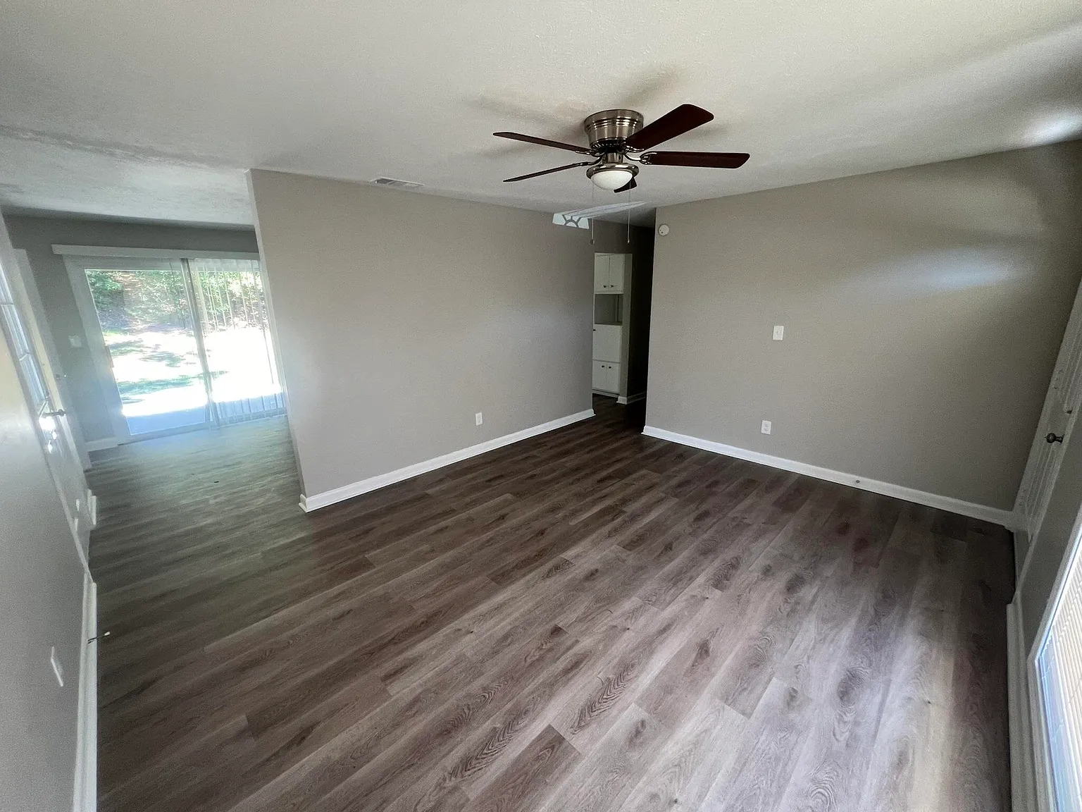 4909 Mehaffey Ct — Photo 2