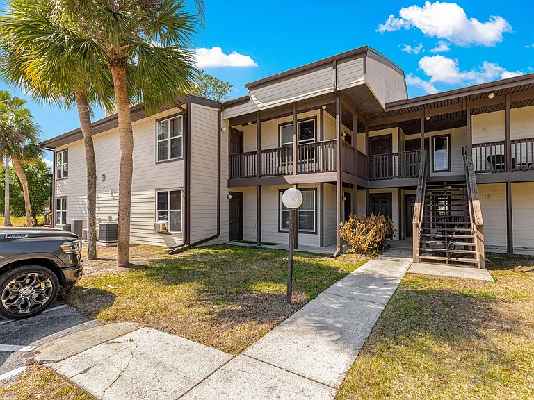 15203 Sandalwood Dr #203 — Photo 2