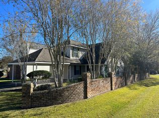 102 Cheveries Cir, Lafayette, LA 70508