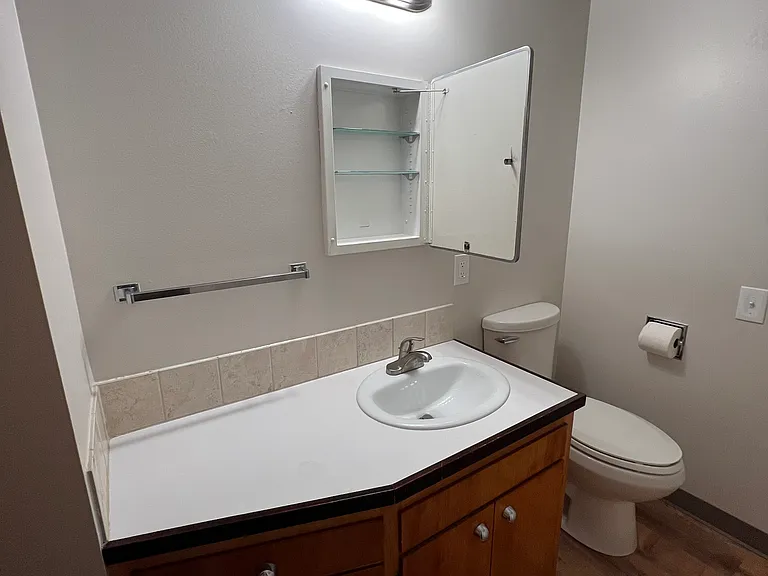 103 E Lynn St #102 — Photo 26