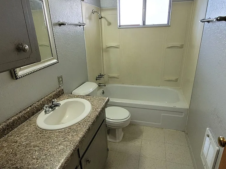 10 Talent Ave — Photo 6
