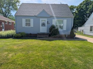 1214 Elmwood Rd, Mayfield, OH 44124