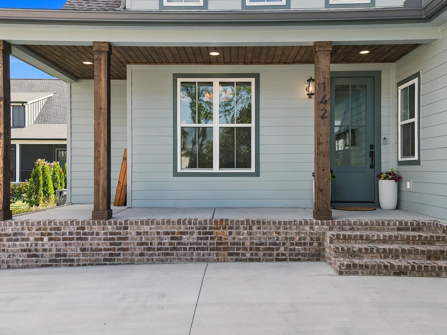 4 bed, 3.5 bath, 3034 sqft, $4,200 — Photo 2