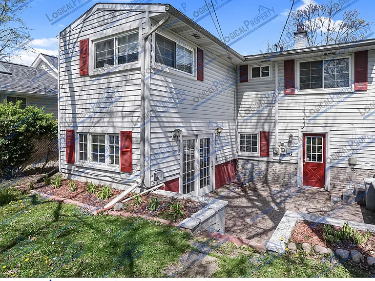 429 Royal Ave — Photo 14