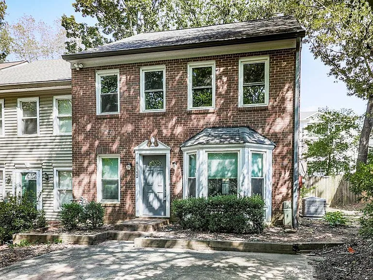 1365 Old Virginia Ct SE — Photo 1