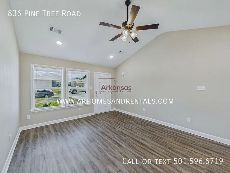 836 Pine Tree Rd — Photo 2