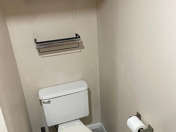 4th image of 707 6th Ave E #2