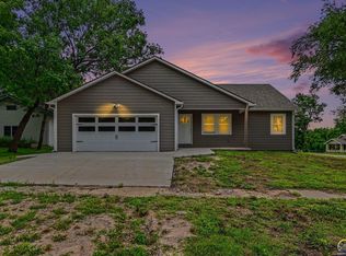 406 Yuba St, Burlington, KS 66839