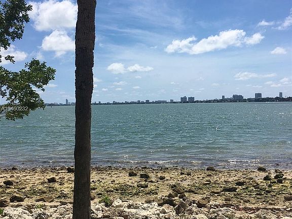 5th image of 1800 N Bayshore Dr APT 3403