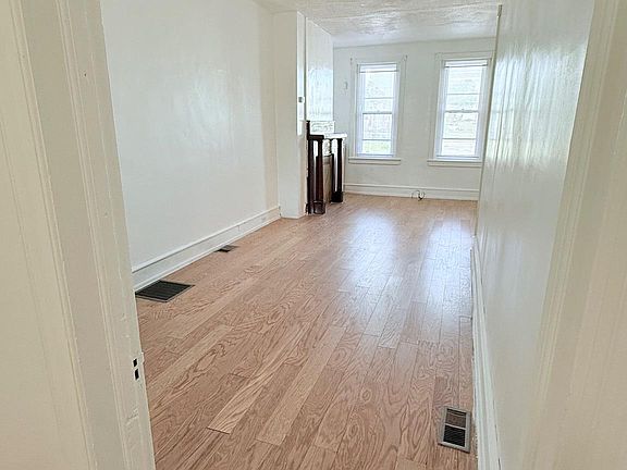 5th image of 166 W Ontario St