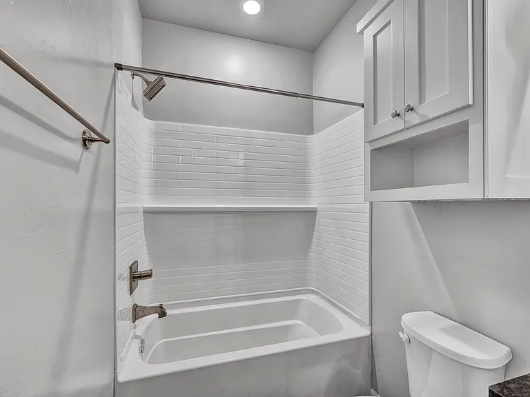 1138 N Blackwelder Ave — Photo 10