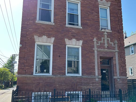 2nd image of 2416 N Washtenaw Ave APT 2