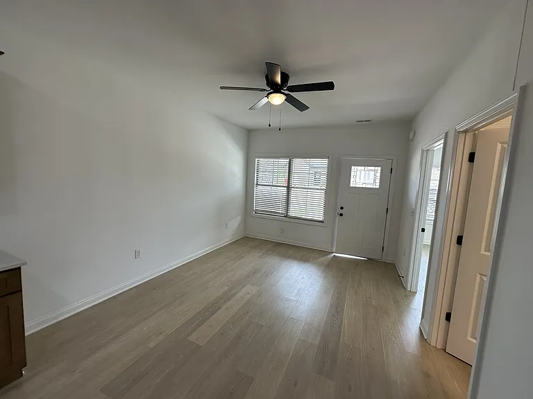 842 Ridgewood Dr #4 — Photo 4